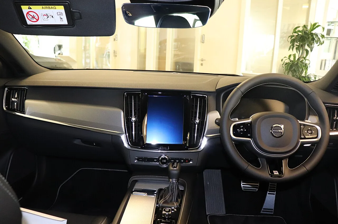 Volvo V90, interior