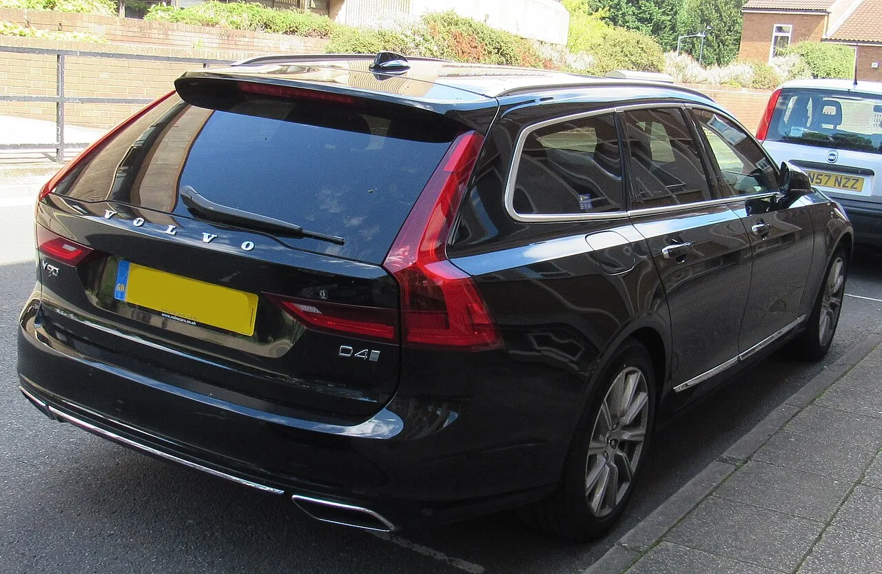 Volvo V90, rear