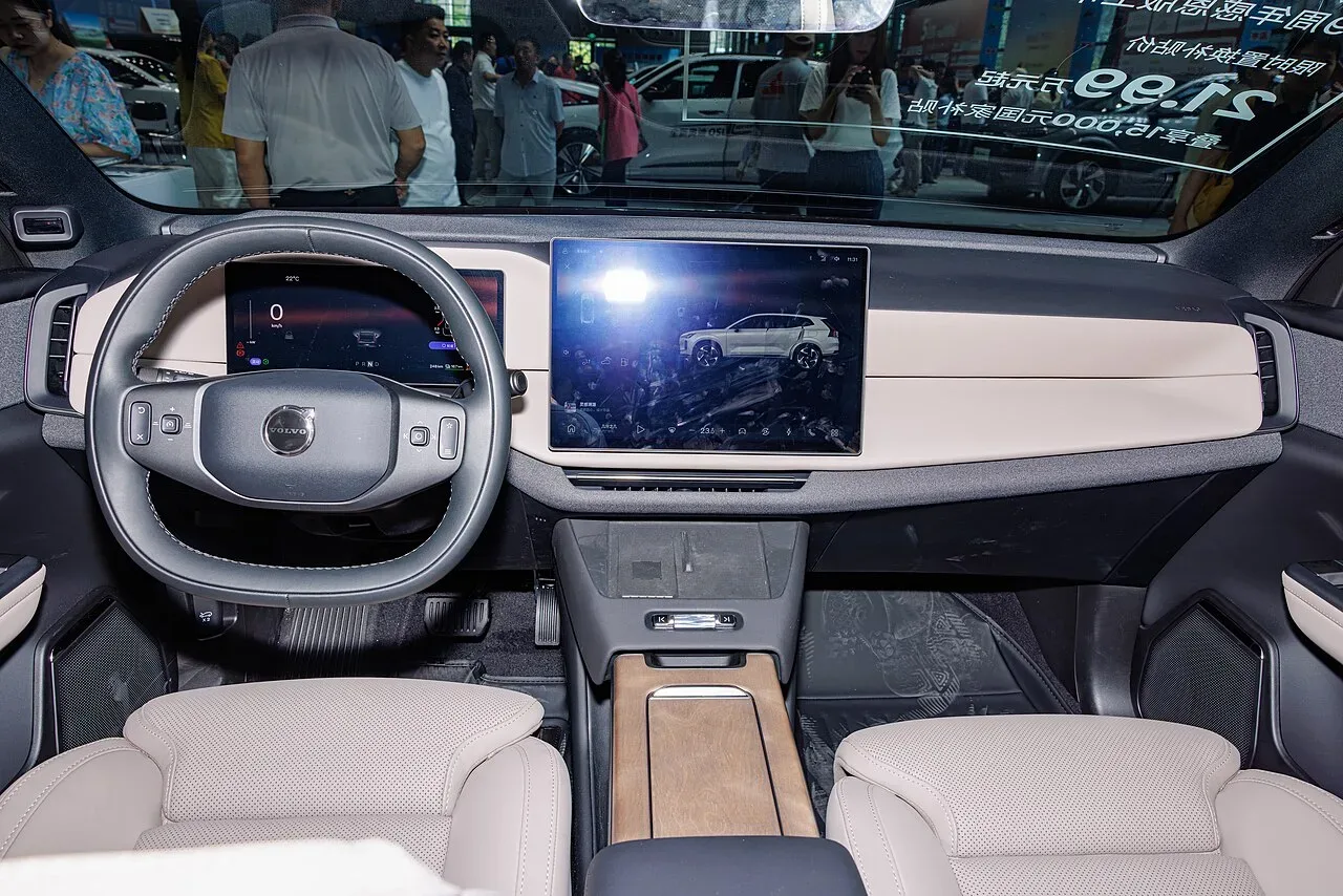 Volvo XC70, interior