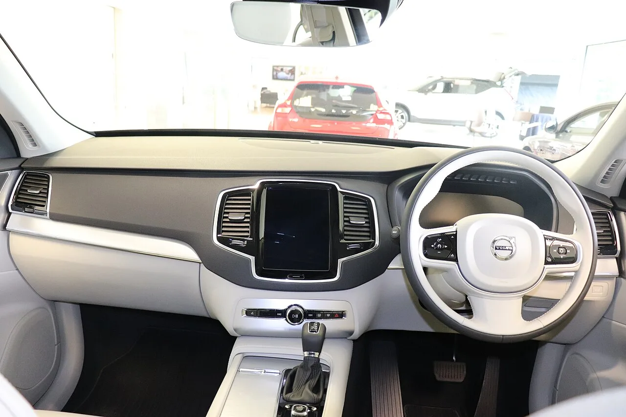 Volvo XC90, interior