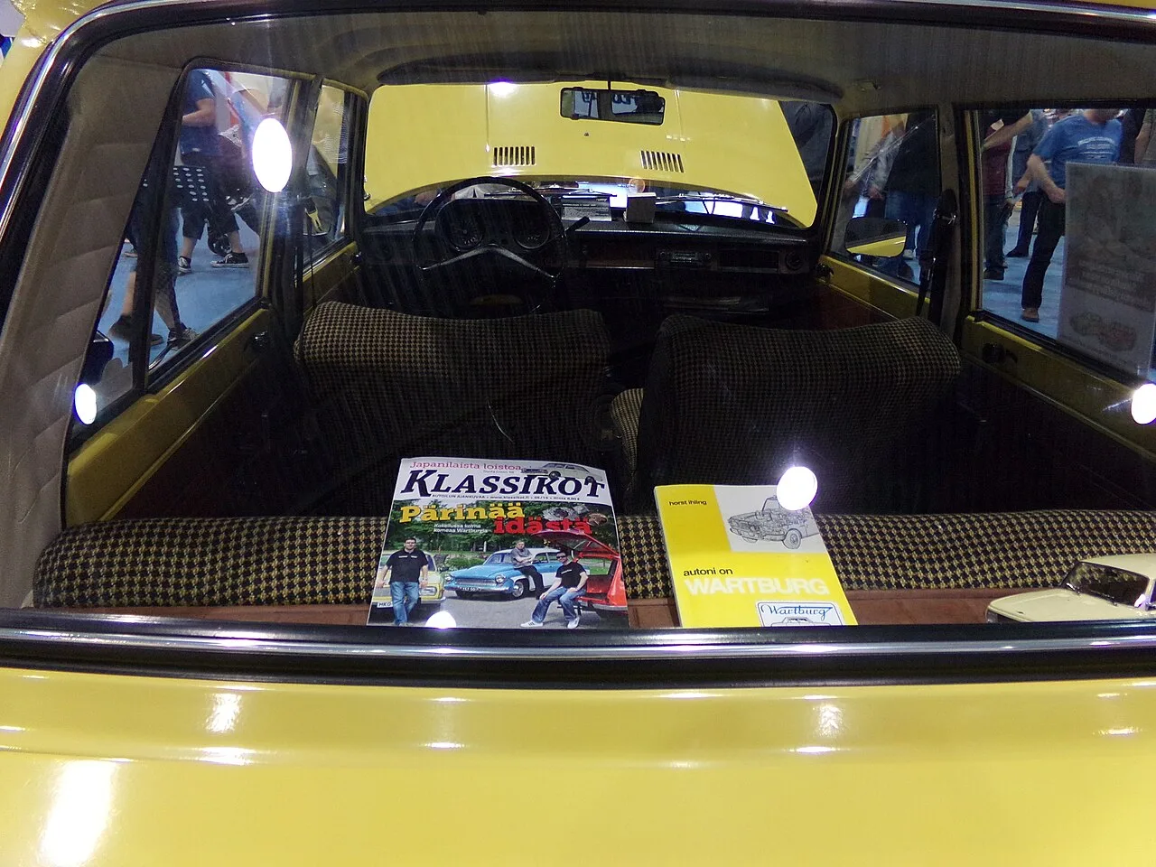 Wartburg 353, interior