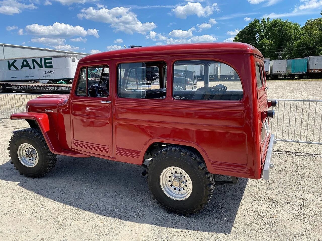 Willys Jeep Station Wagon, side