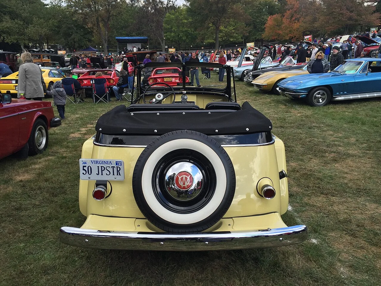 Willys Jeepster, rear