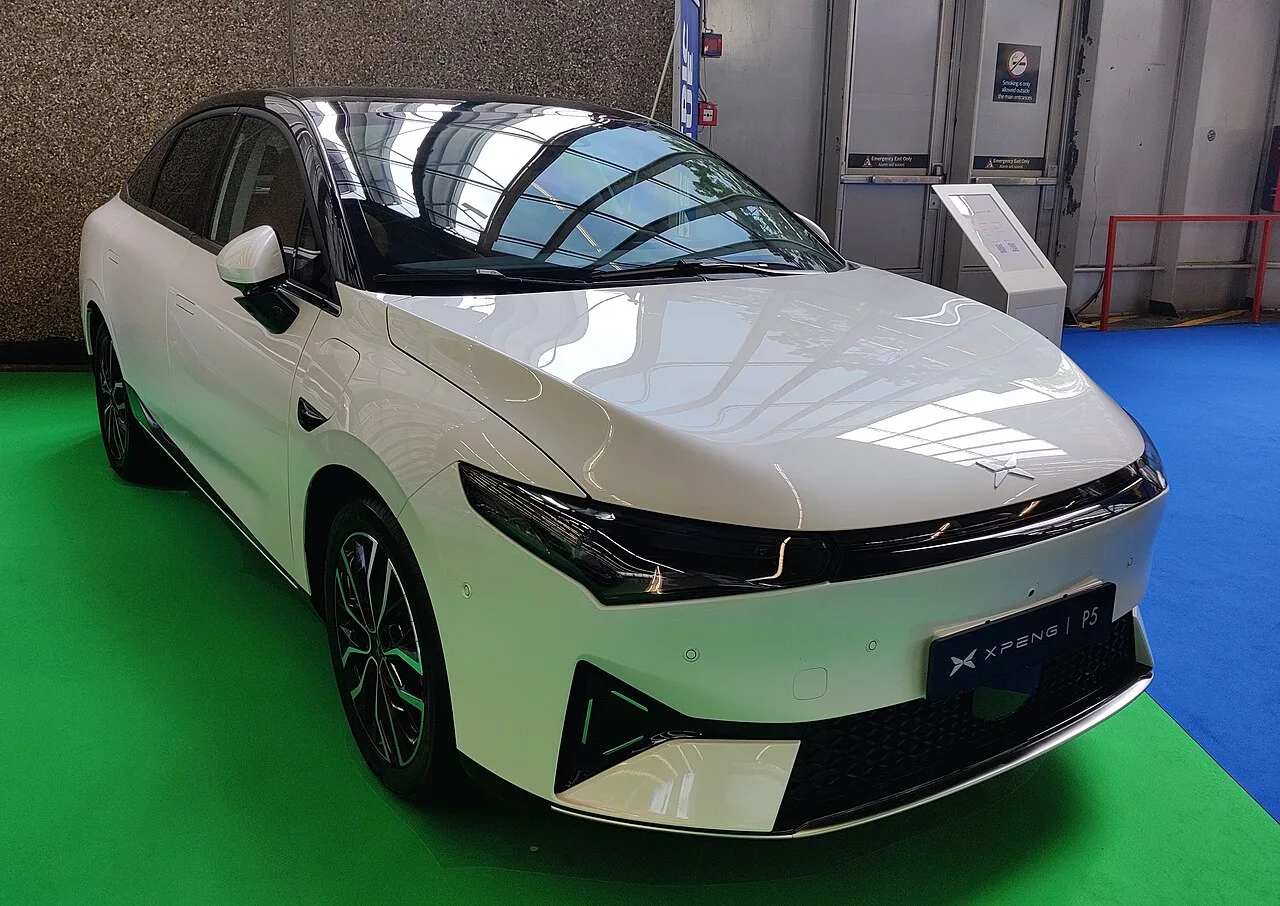 XPeng P5, side