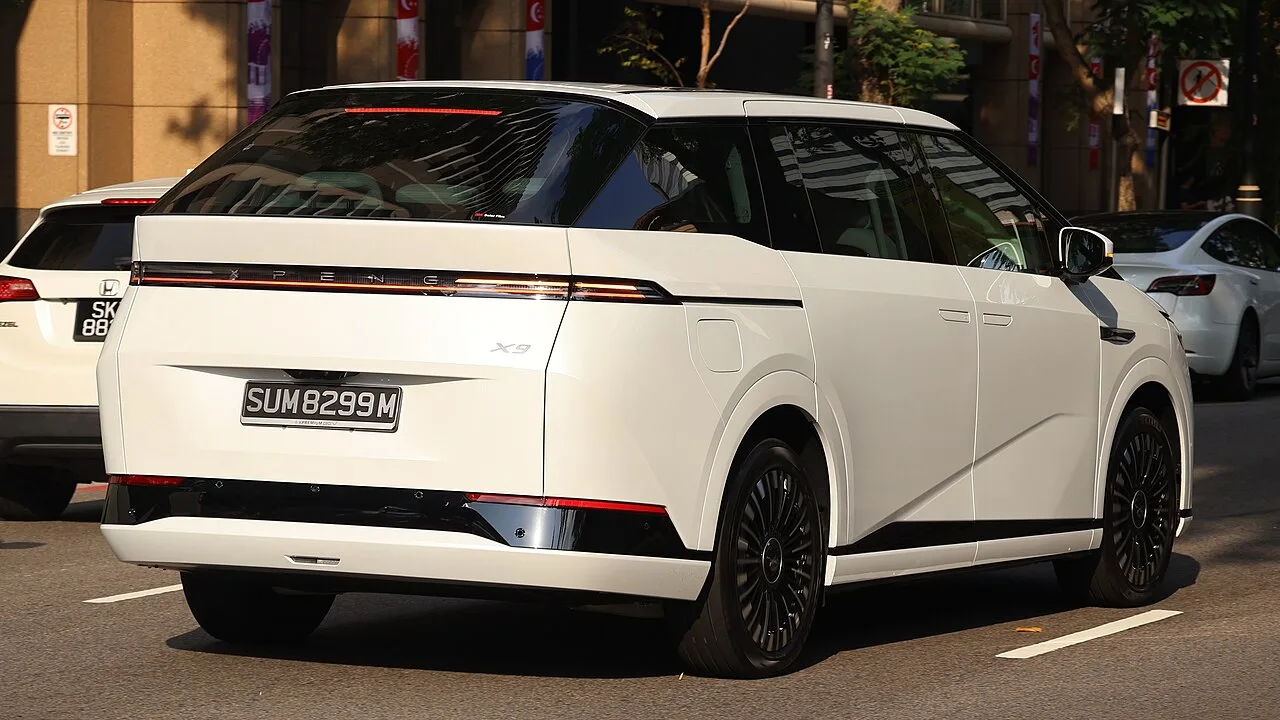 XPeng X9, rear