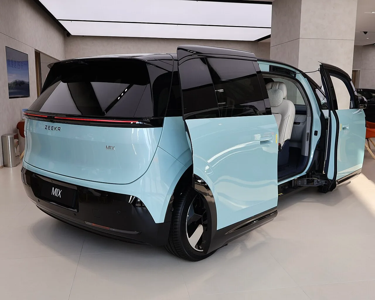 Zeekr Mix, rear