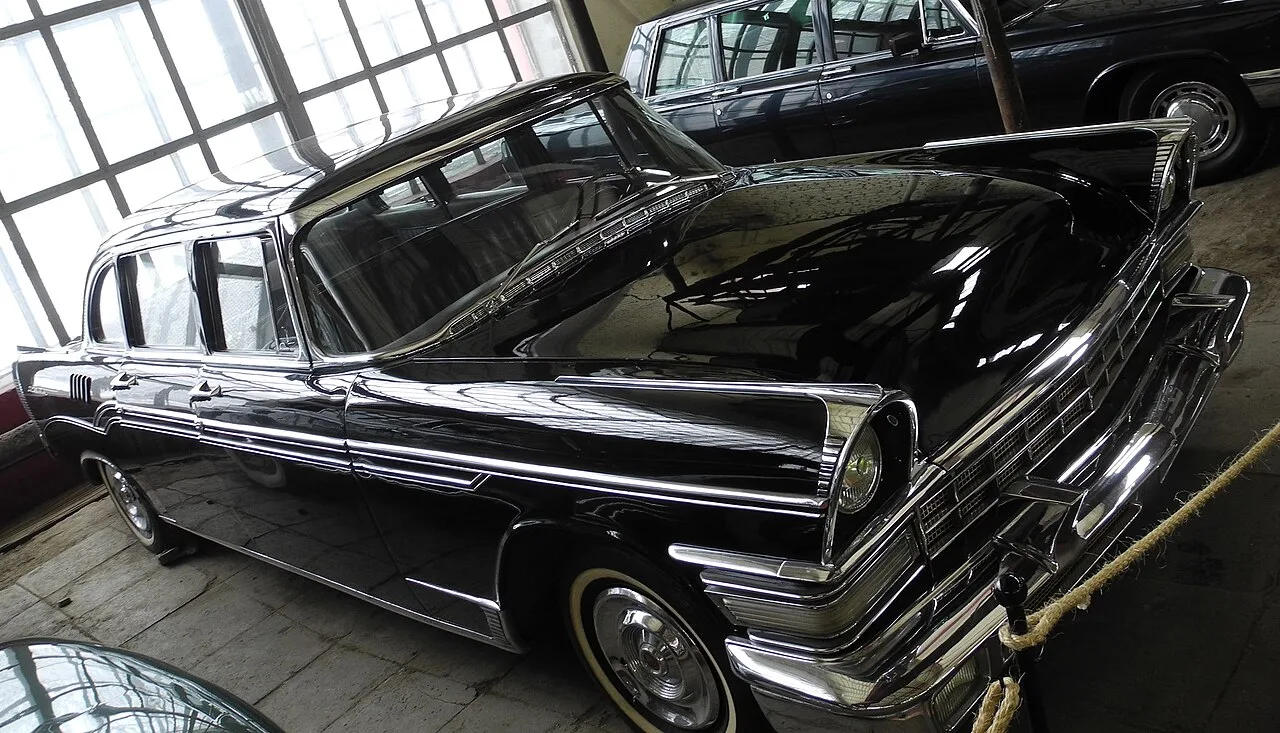 ZIL 111, side